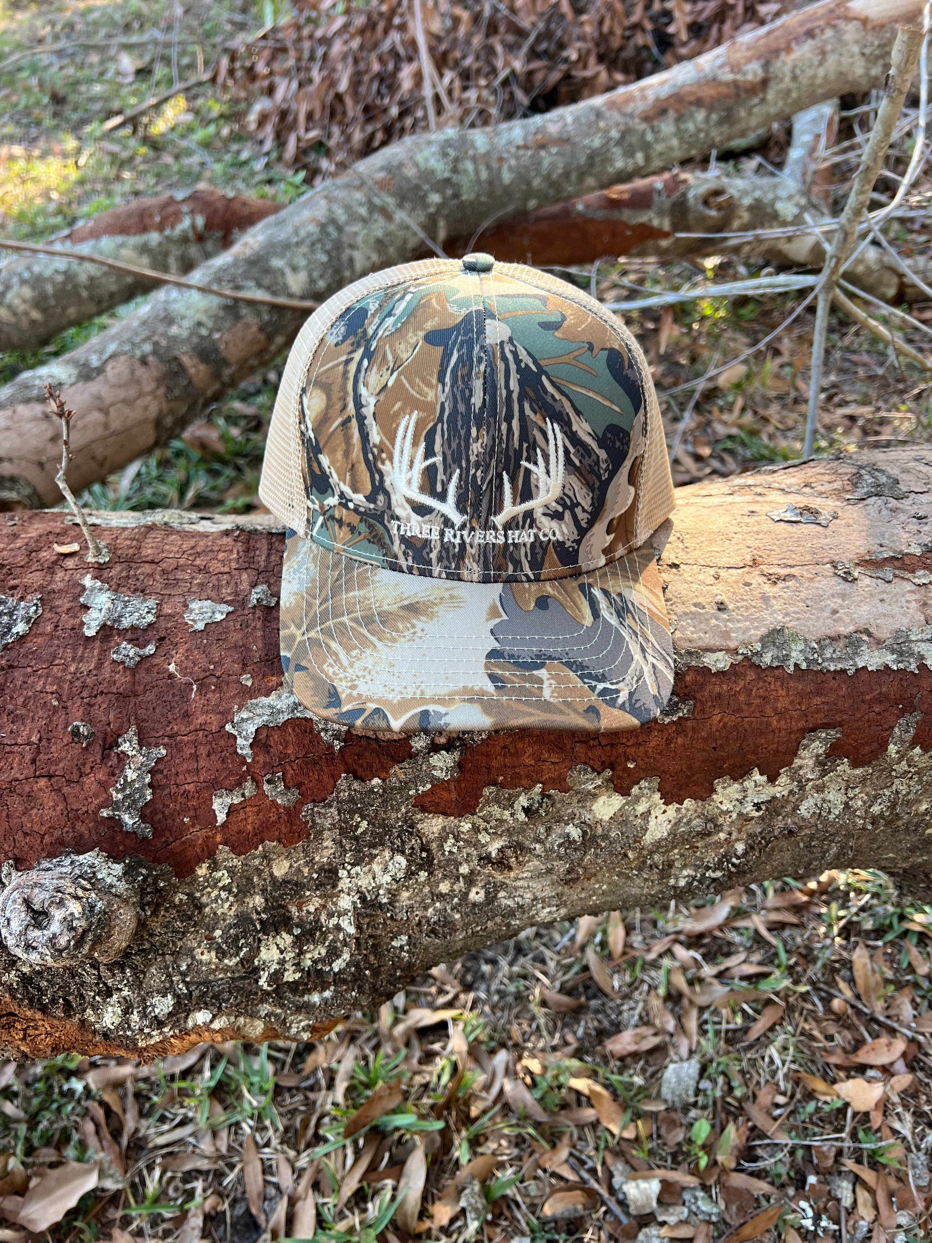 Classic Whitetail Rack - Trucker Snapback - Realtree Camo