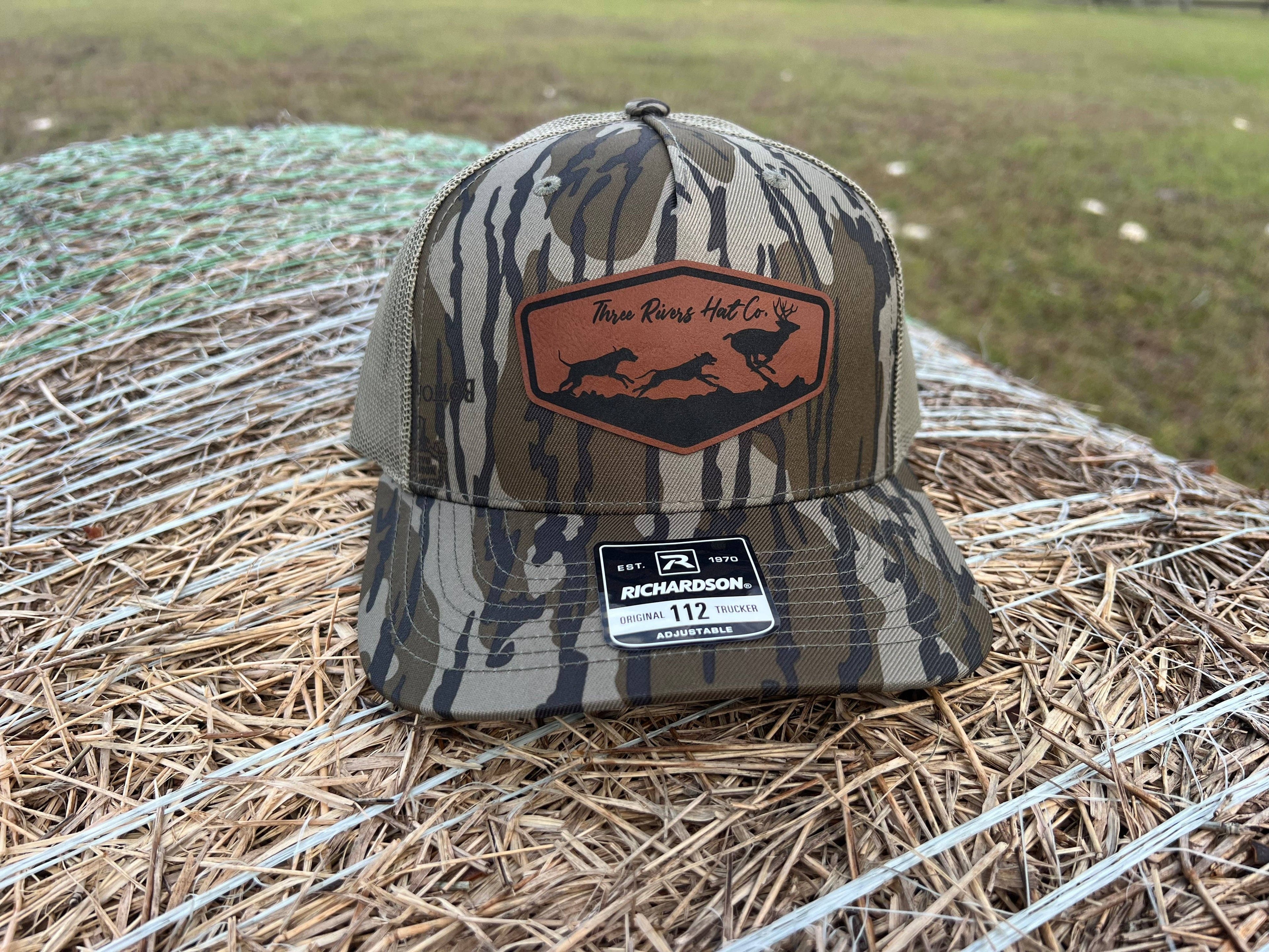 Deer Dog Hunting - Trucker Snapback - Richardson 112 - Buckle Patch