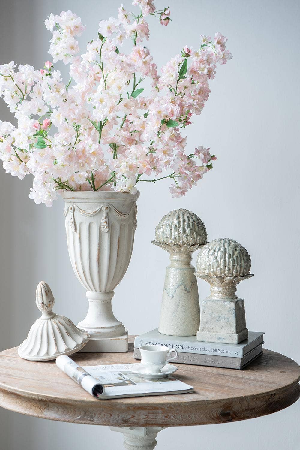 D8.5x17" Pedestal Lidded Vase Distressed Gold Accents